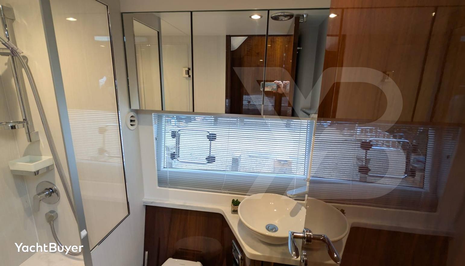 Tender Garage & Hi/Lo Swimplatform