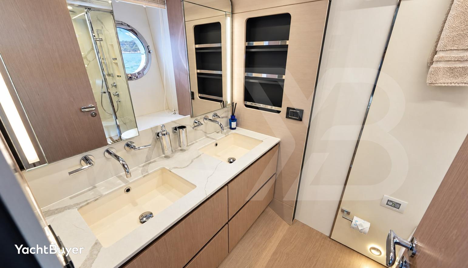 BELLA KATRIN - AZIMUT 72
