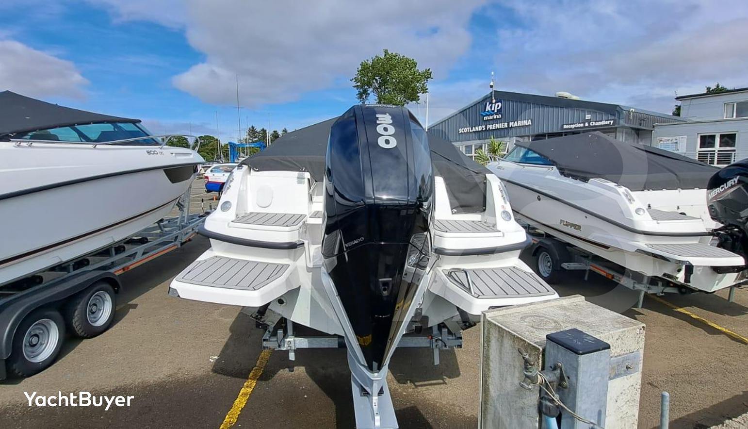 F700