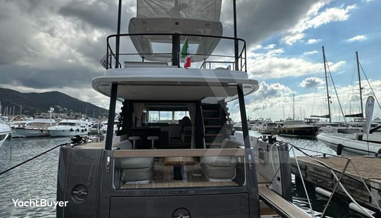 AZIMUT MAGELLANO 60