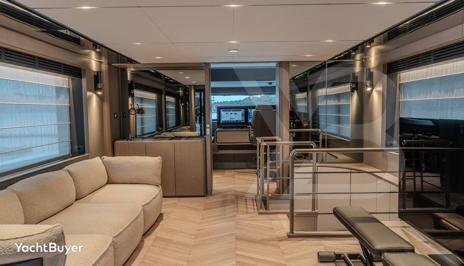 FERRETTI INFYNITO 90