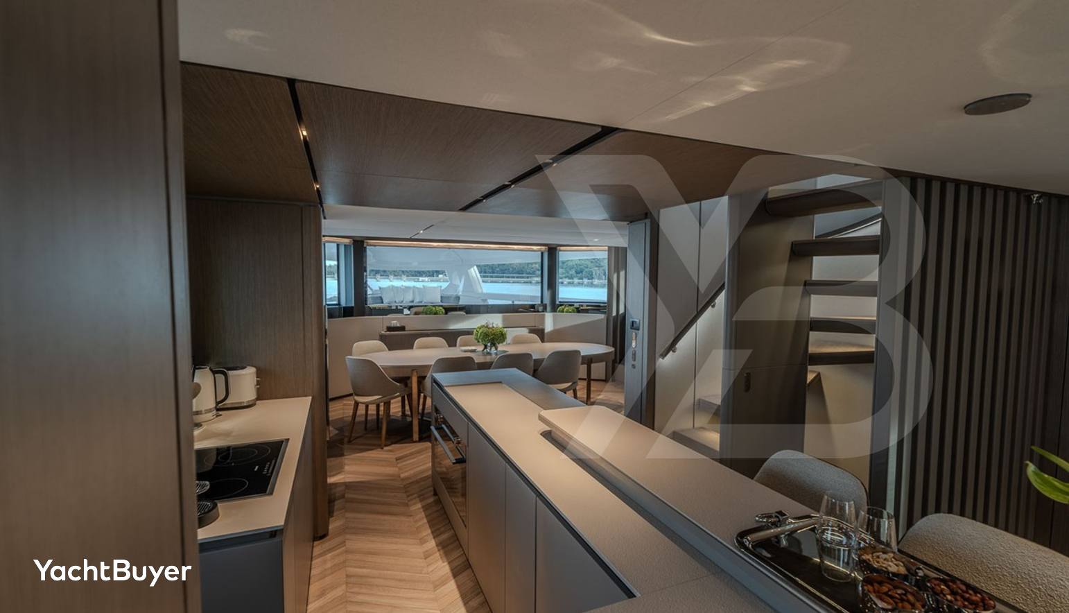 FERRETTI INFYNITO 90