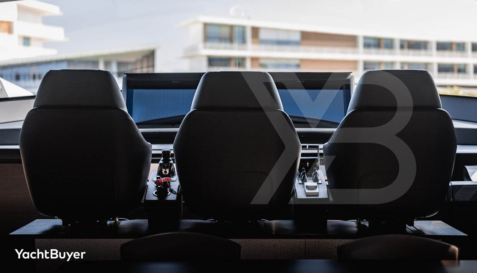 2021 PERSHING 8X