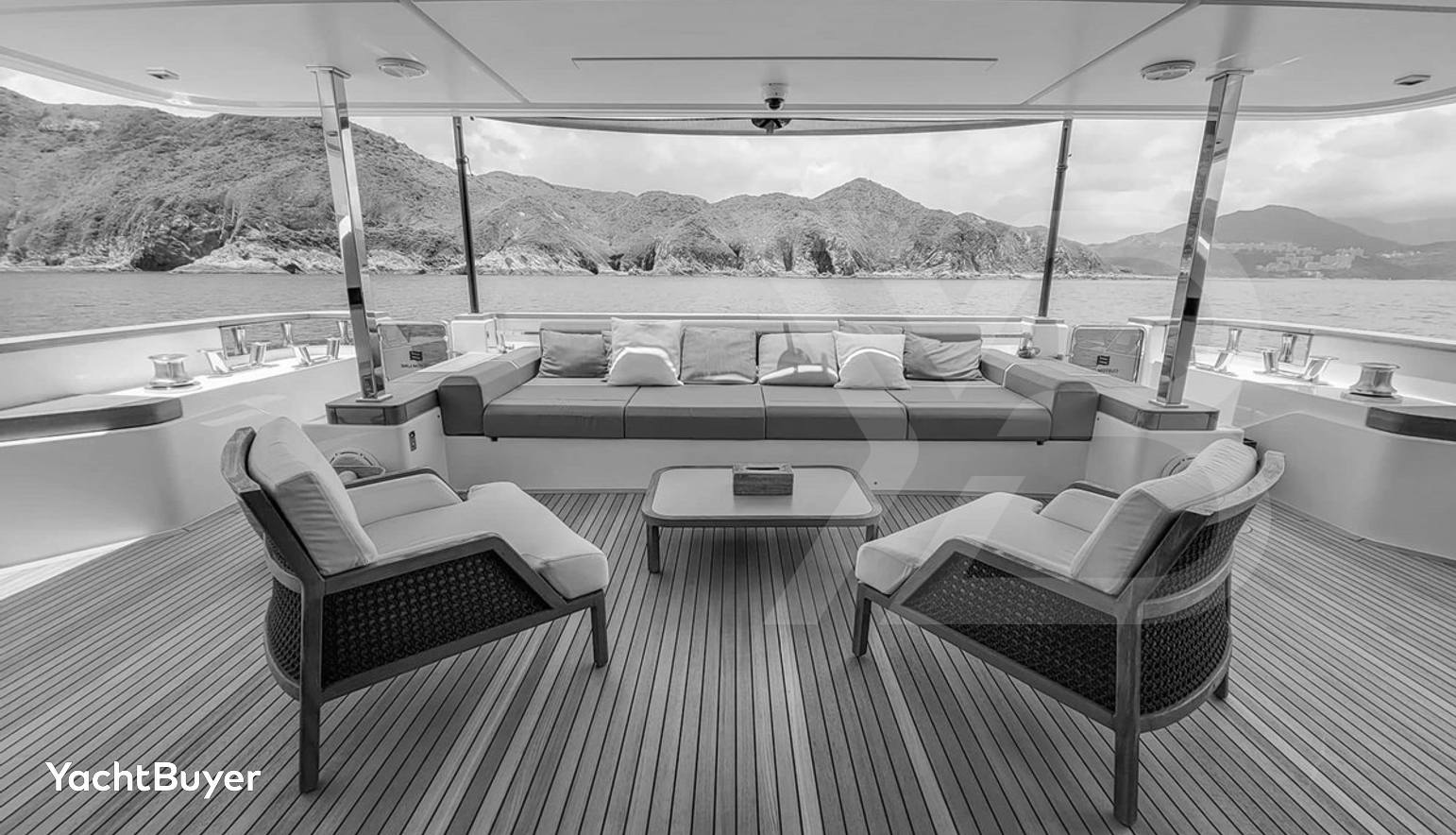 CUSTOM LINE NAVETTA 33, 2019