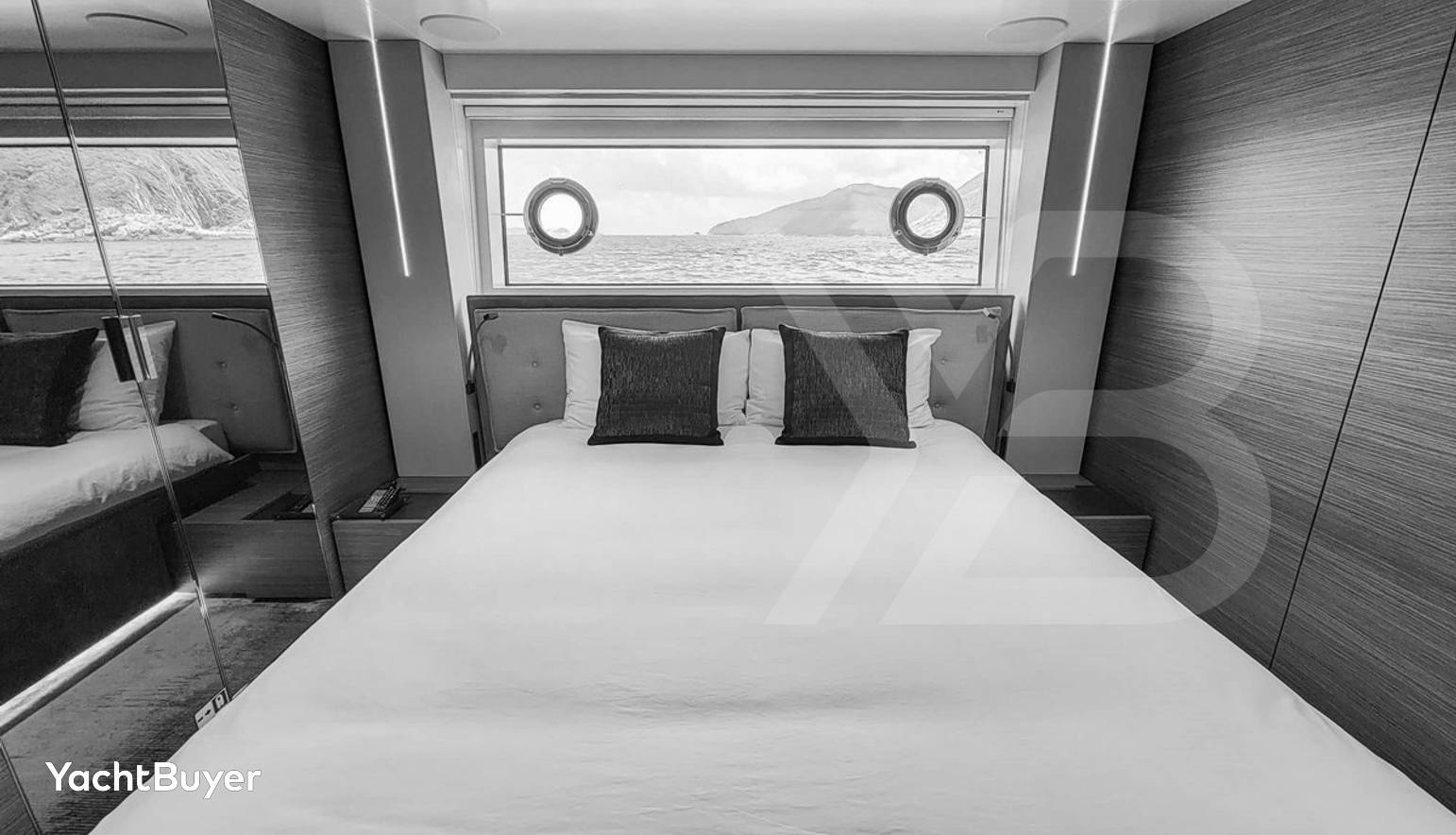 CUSTOM LINE NAVETTA 33, 2019