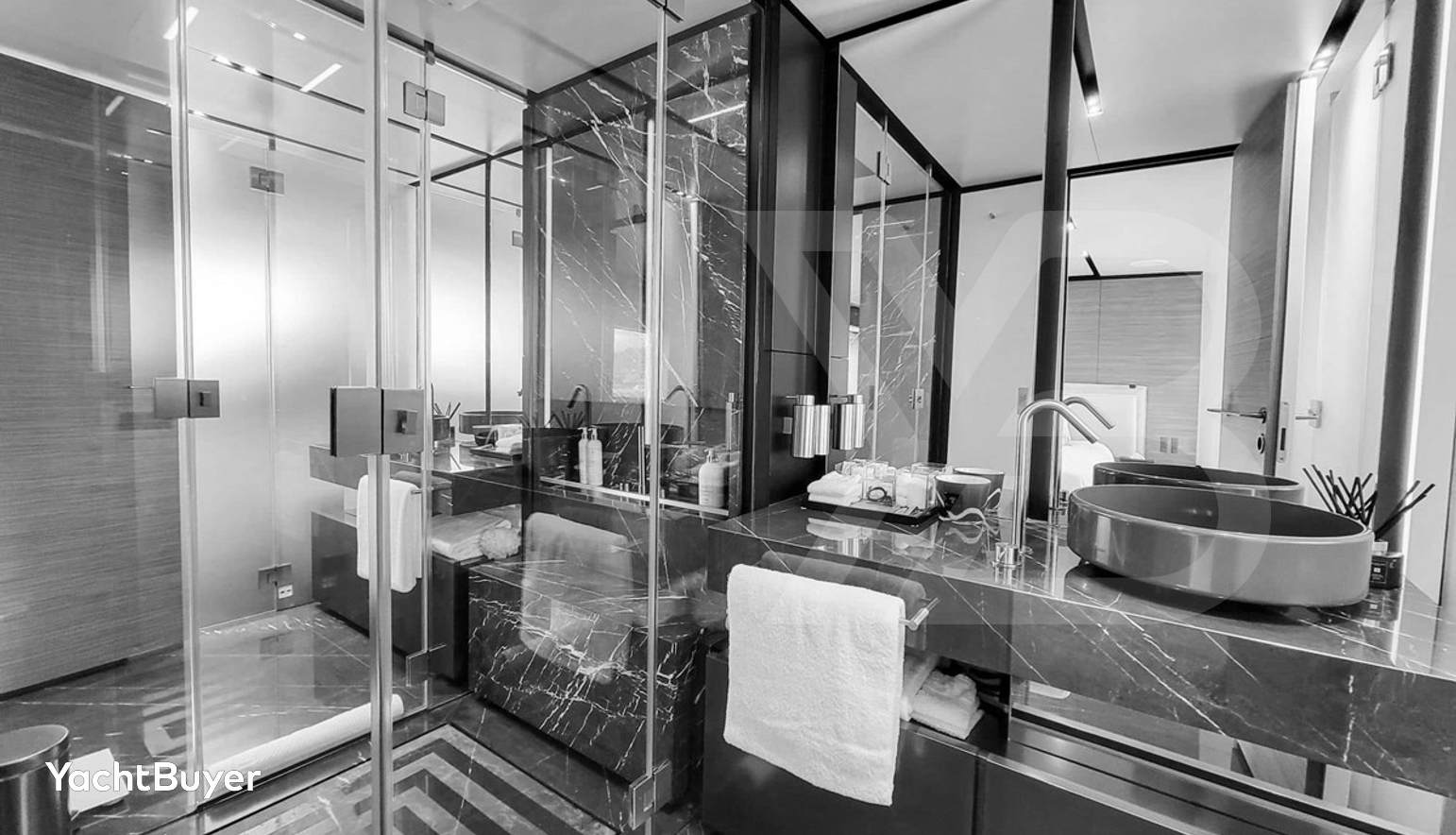 CUSTOM LINE NAVETTA 33, 2019