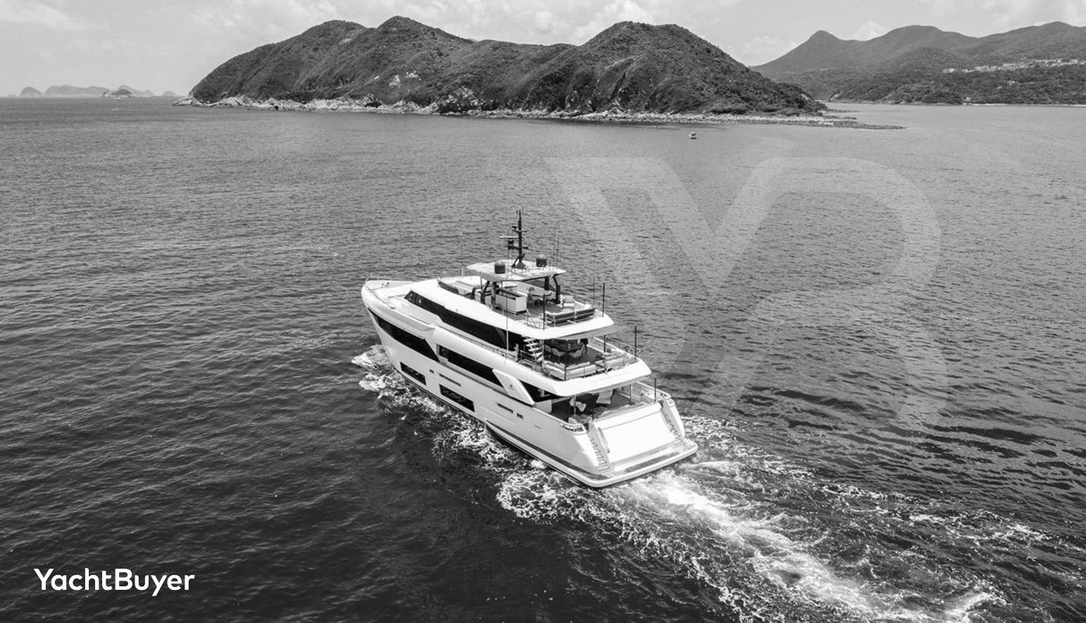 CUSTOM LINE NAVETTA 33, 2019