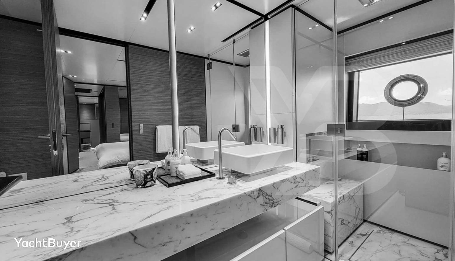 CUSTOM LINE NAVETTA 33, 2019