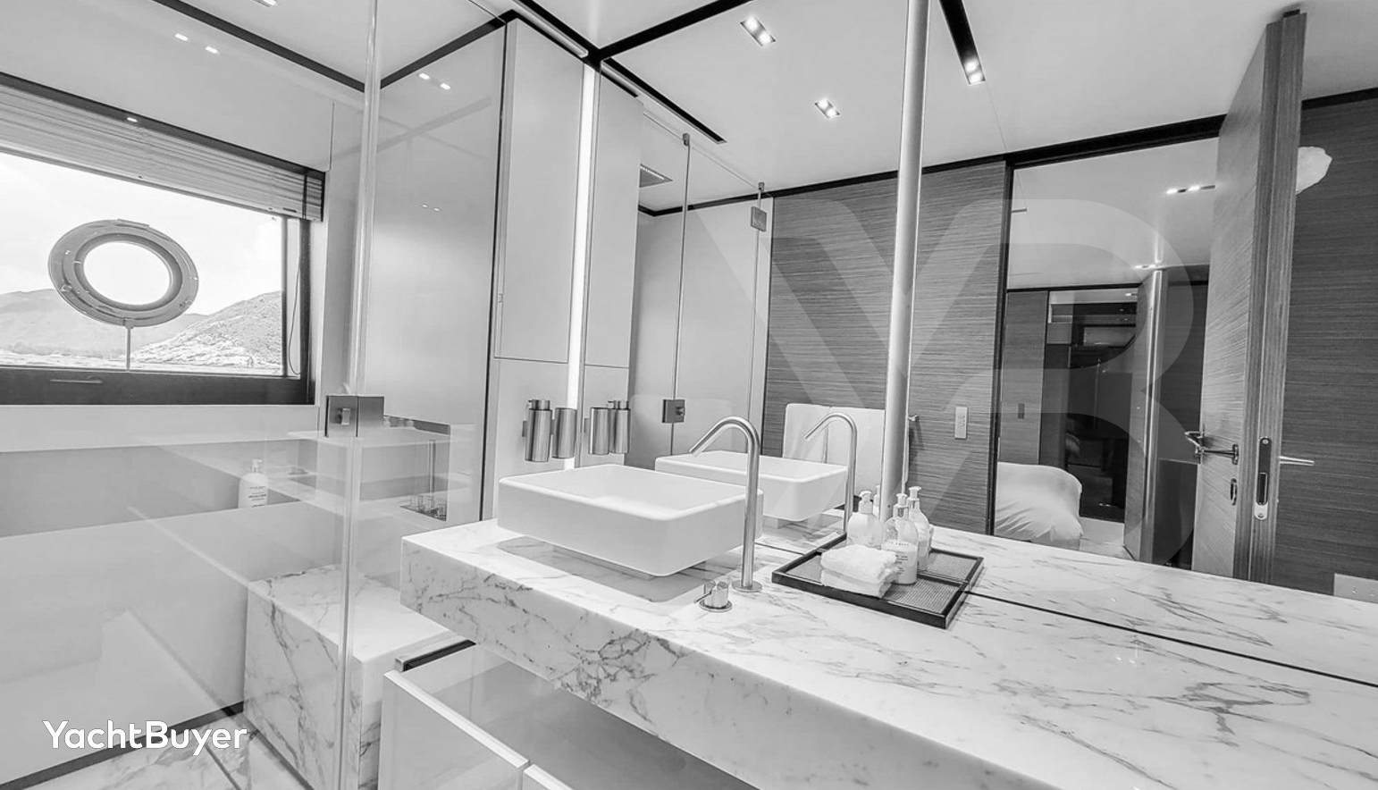 CUSTOM LINE NAVETTA 33, 2019