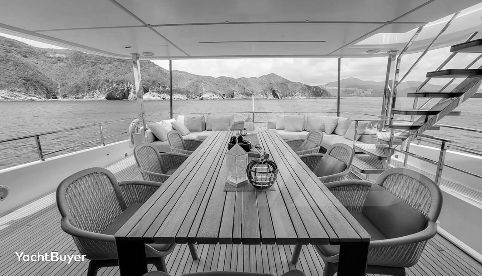 CUSTOM LINE NAVETTA 33, 2019