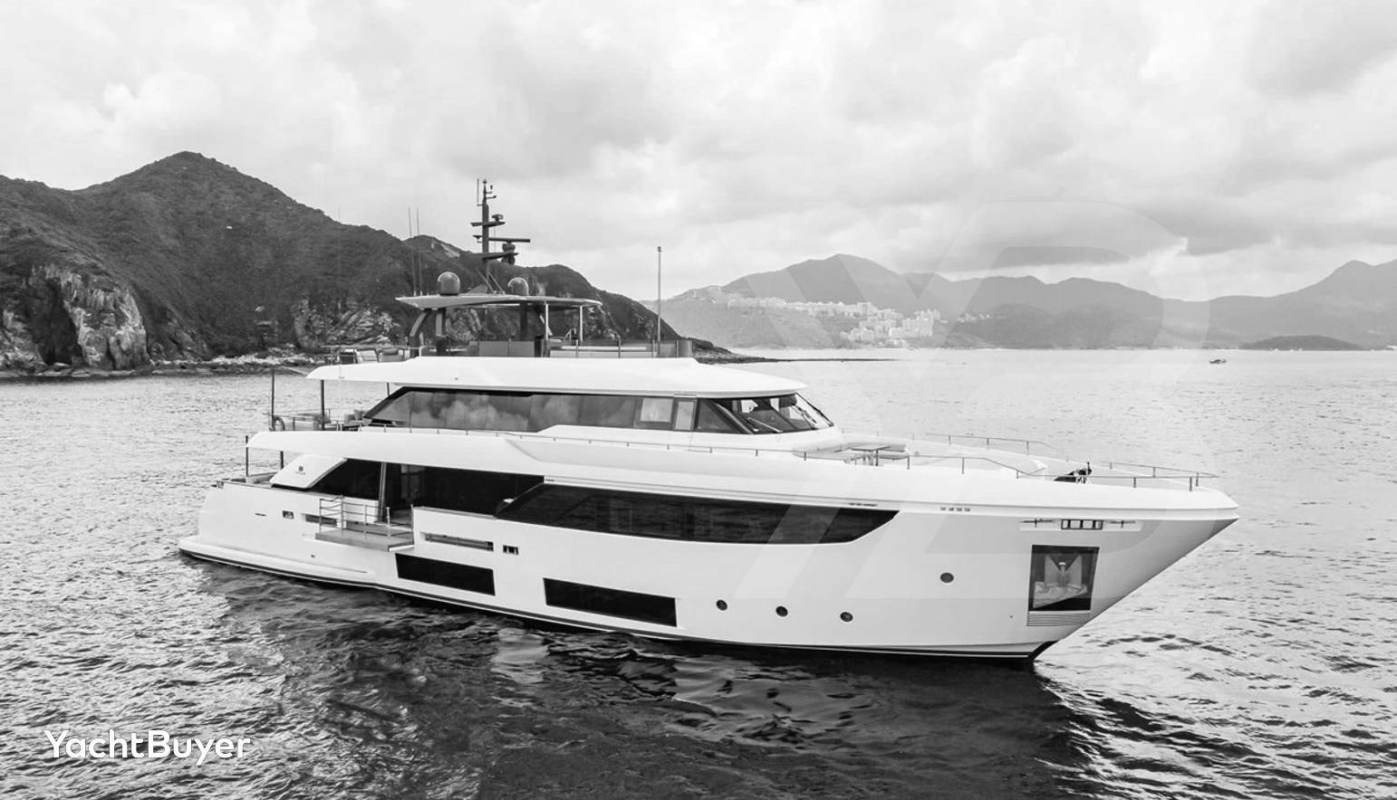 CUSTOM LINE NAVETTA 33, 2019