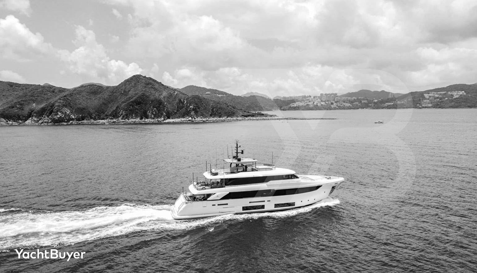 CUSTOM LINE NAVETTA 33, 2019