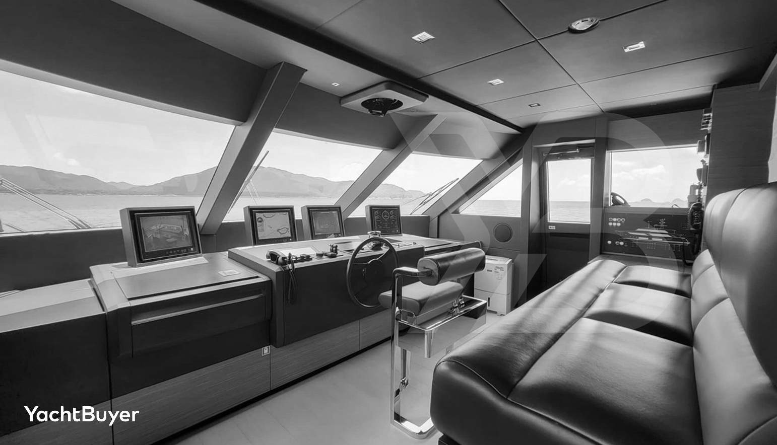 CUSTOM LINE NAVETTA 33, 2019