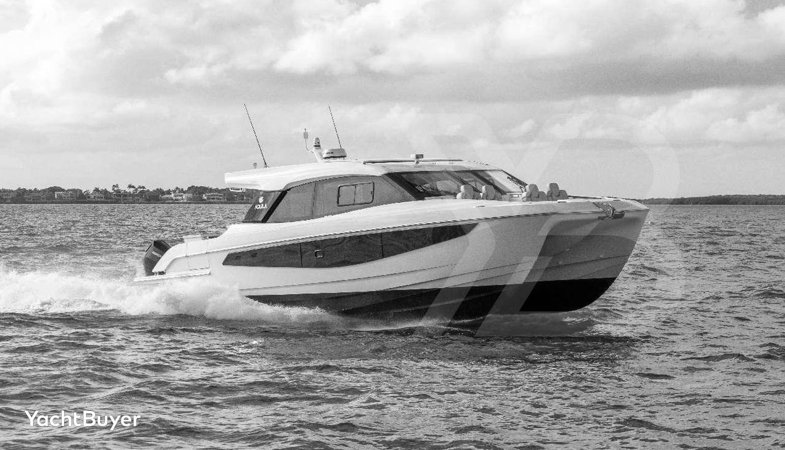 Aquila 42 Coupe