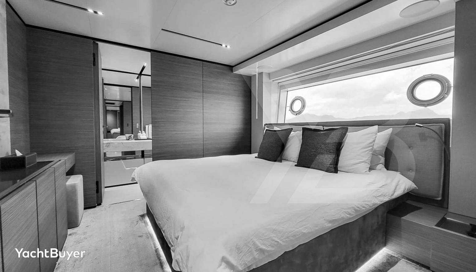 CUSTOM LINE NAVETTA 33, 2019