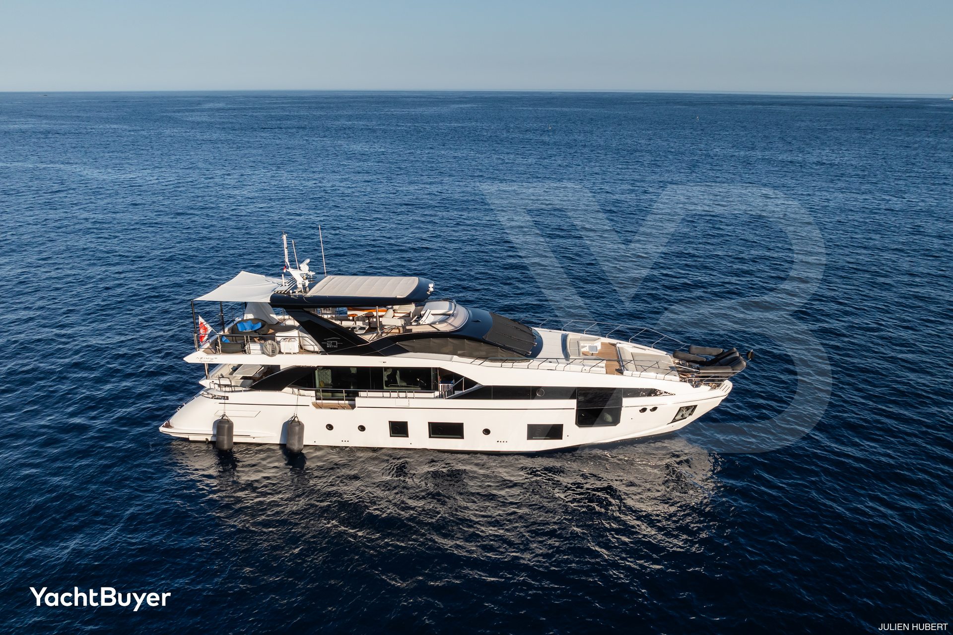chillin-and-039-yacht-exterior