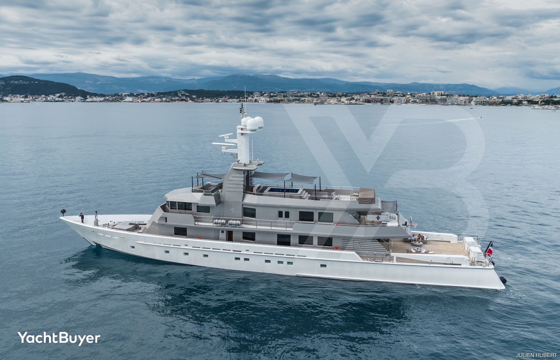 海 MIZU Yacht - 175ft Oceanfast 2004 | YachtBuyer