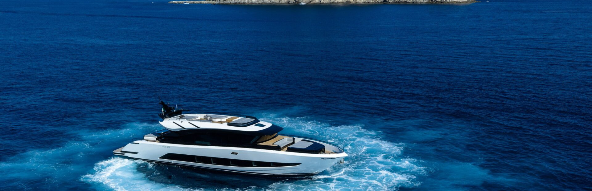AB Yacht Reviews, Yacht 10