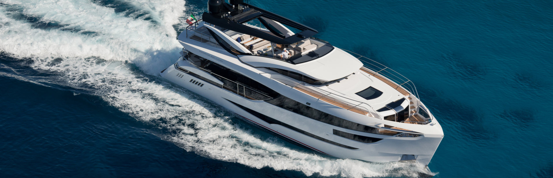 Dominator Yacht Reviews, Yacht 1