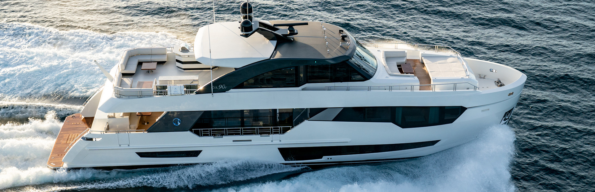 Ocean Alexander, Enclosed Flybridge