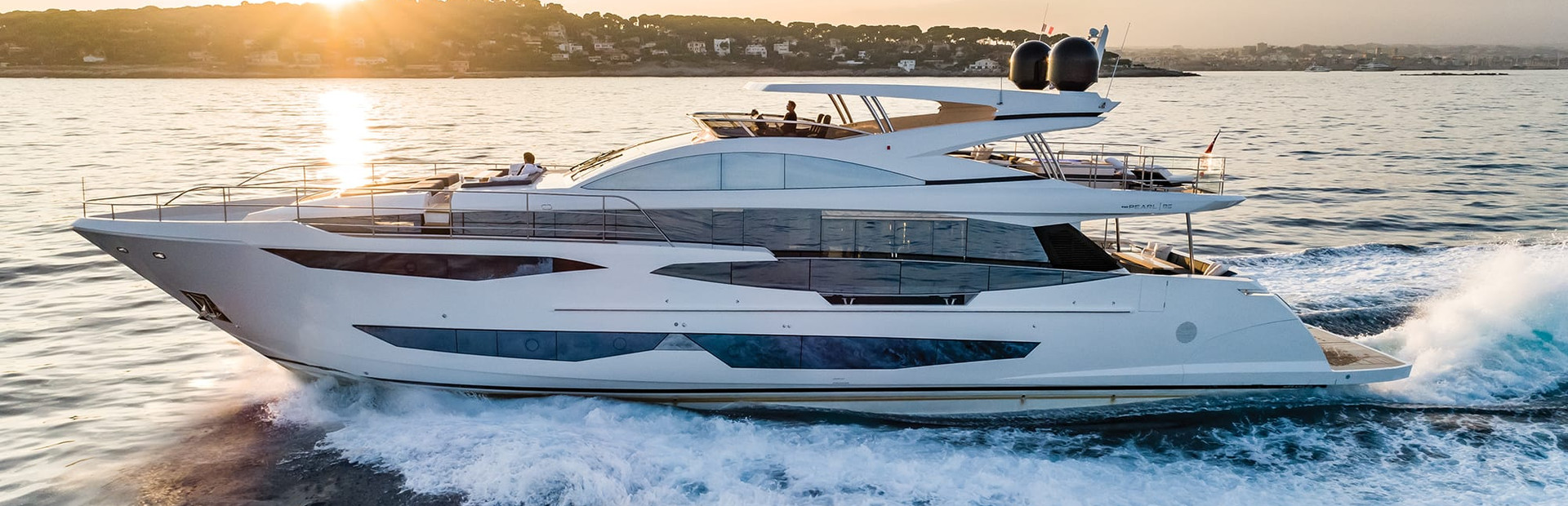 Pearl 95 Motor Yacht