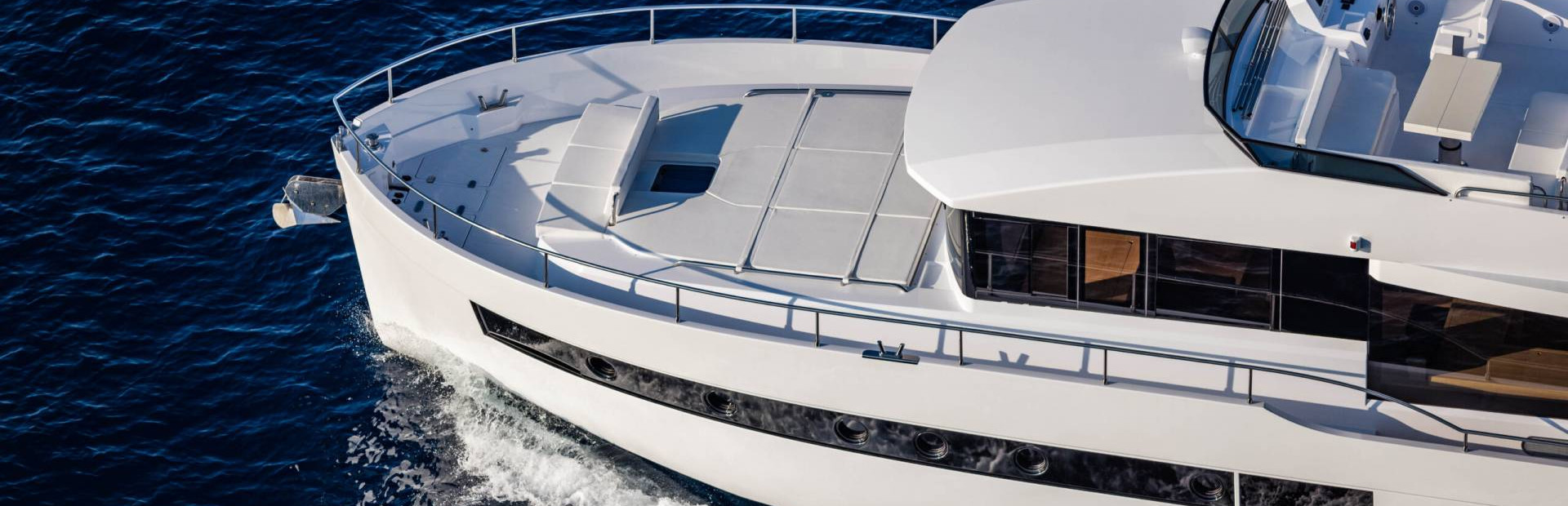 Sundeck Yacht Reviews, Yacht 1