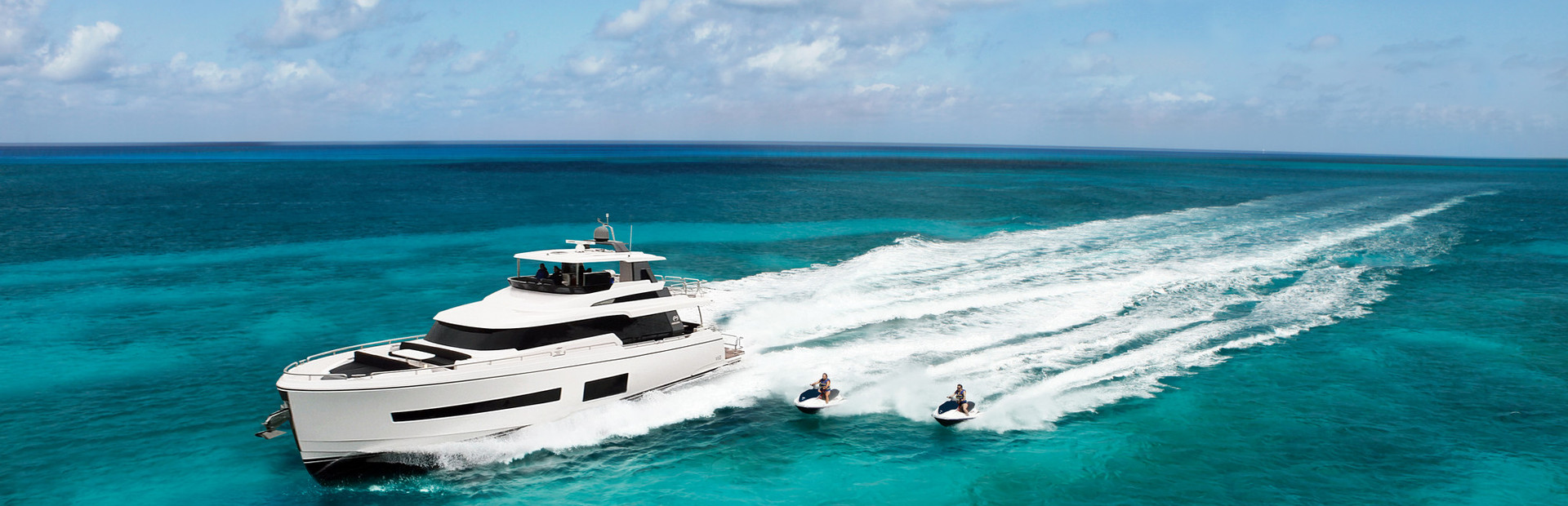 Award Winning Enclosed Flybridge Yachts 1