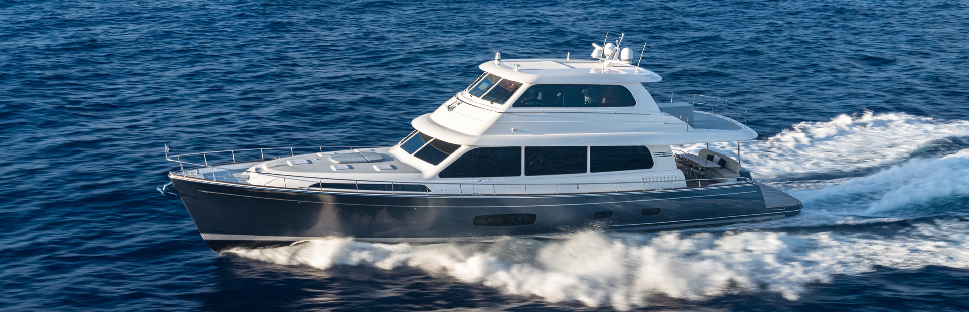 Grand Banks GB85 Skylounge Yachts For Sale