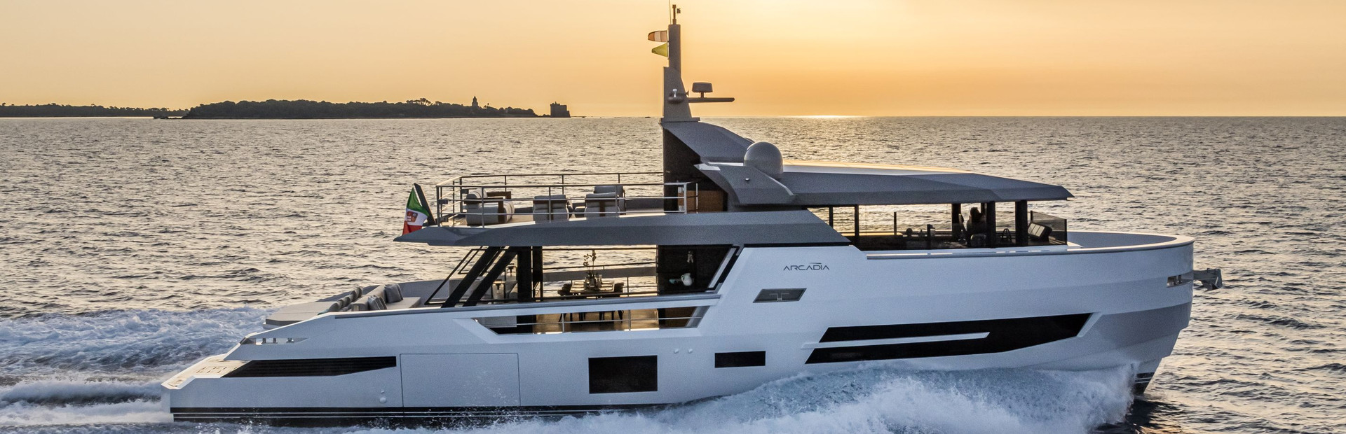 Arcadia Sherpa XL Motor Yacht