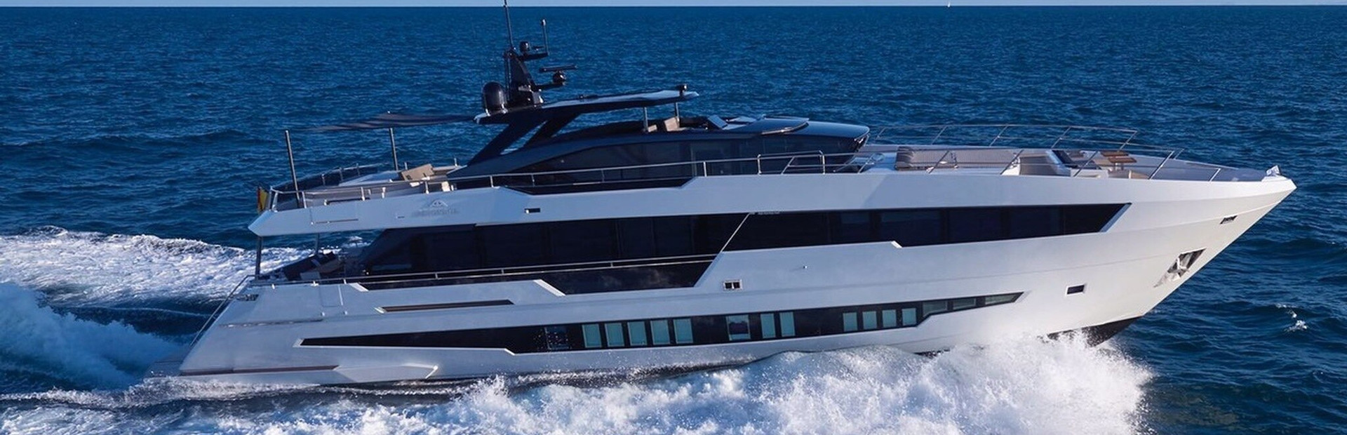 Astondoa Yacht Reviews, Yacht 1