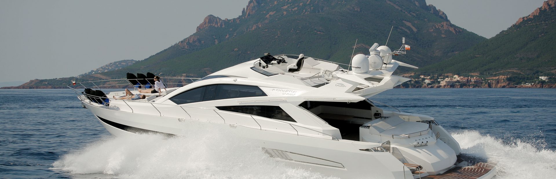 Galeon 700 Skydeck Yacht (Gen 1, 2010 - 2019), Example 1