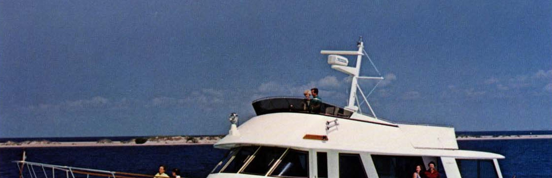 Hatteras 61 Cockpit MY Yacht, Example 1