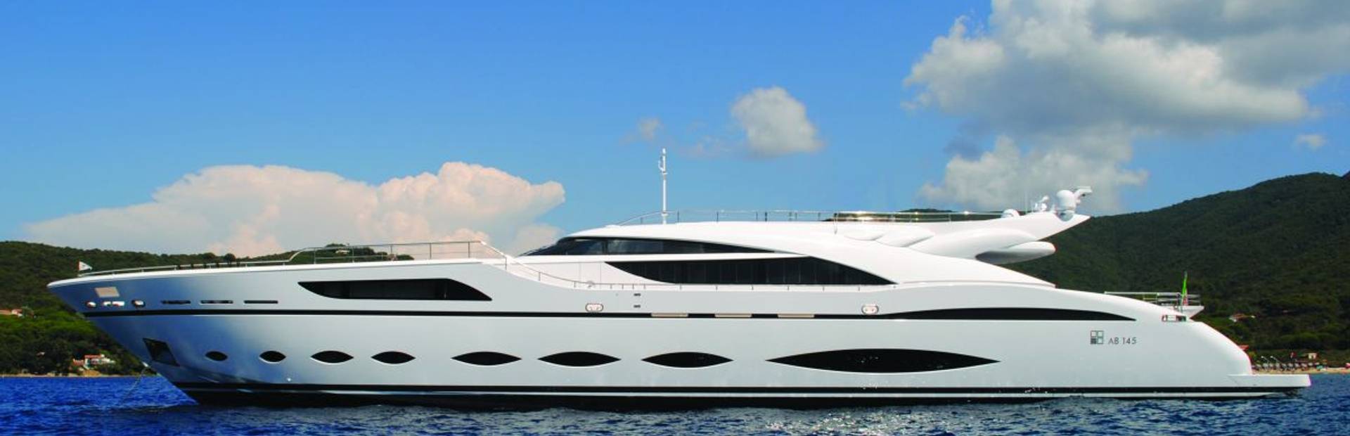 AB 145 Yacht, Example 1