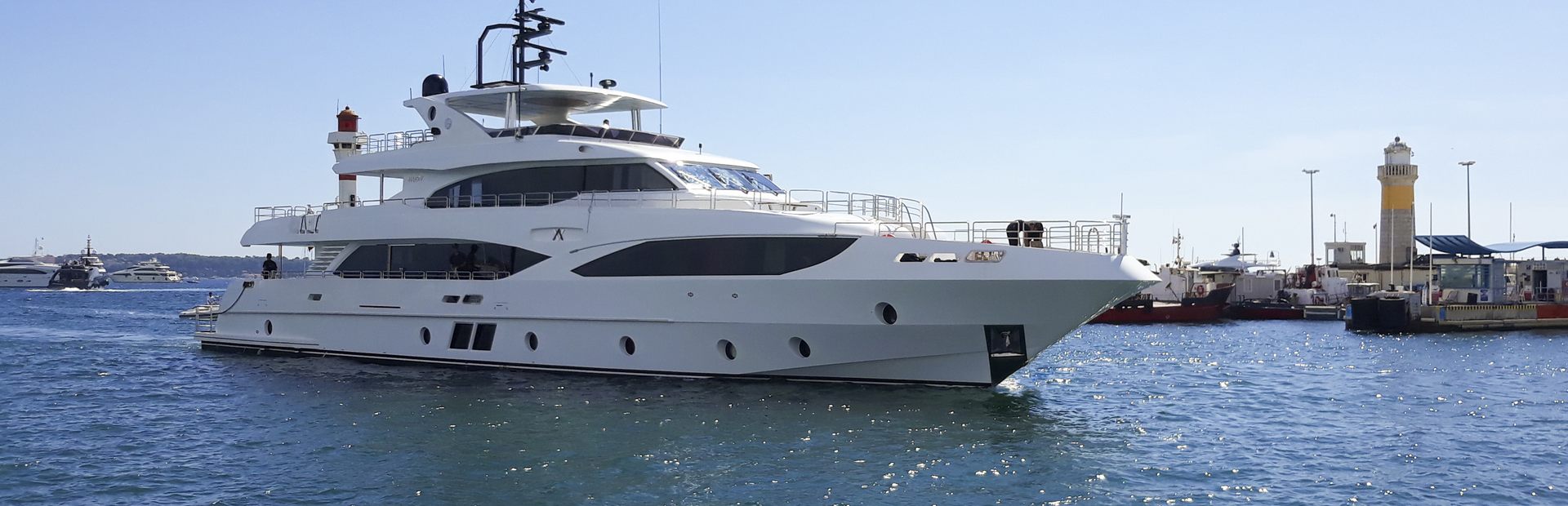 Majesty 125 Yacht (Gen 1, 2010 - 2016), Example 1