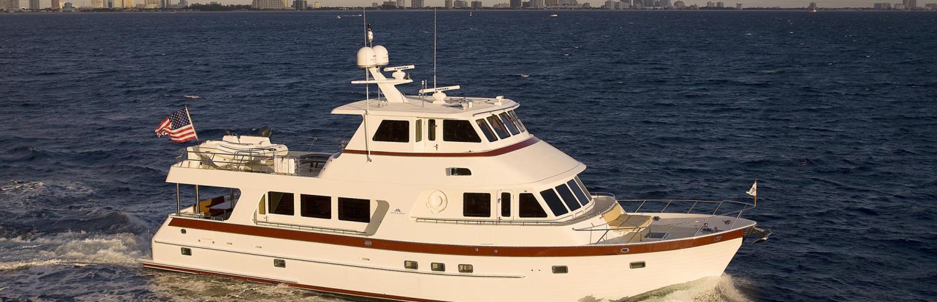 Outer Reef 720 Deluxbridge Skylounge Yacht (Gen 1, 2013 - 2018), Example 1