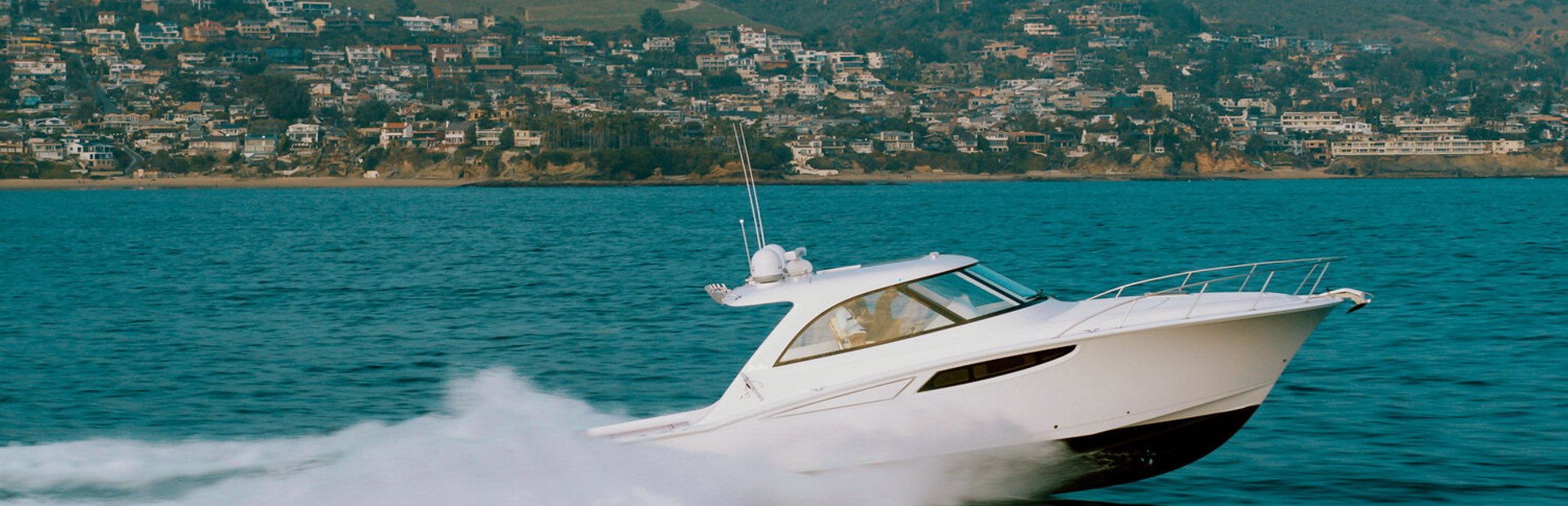 Mag Bay Yachts 42 EXPRESS Boat, Example 1