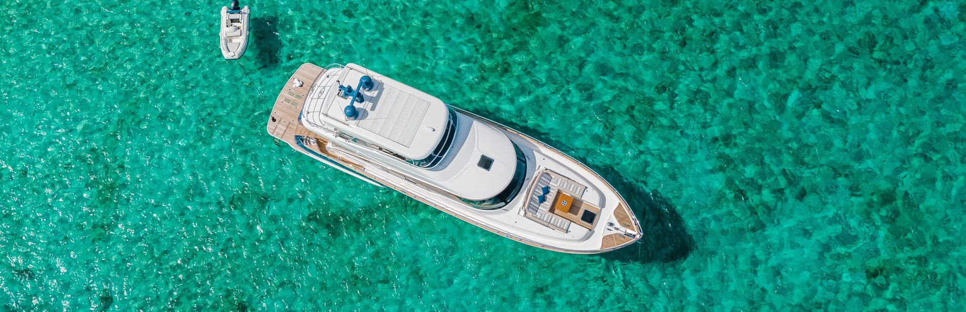 Riviera Daybridge Yachts, Example 5