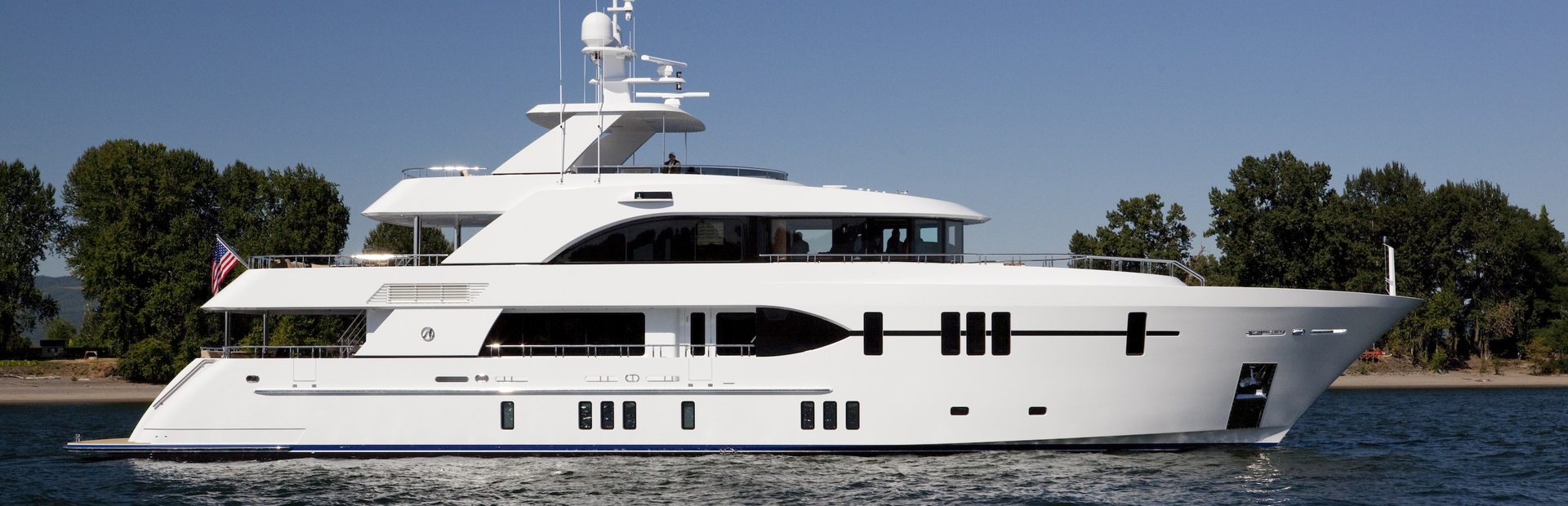 Ocean Alexander 120 Megayacht (Gen 1, 2012 - 2016), Example 1