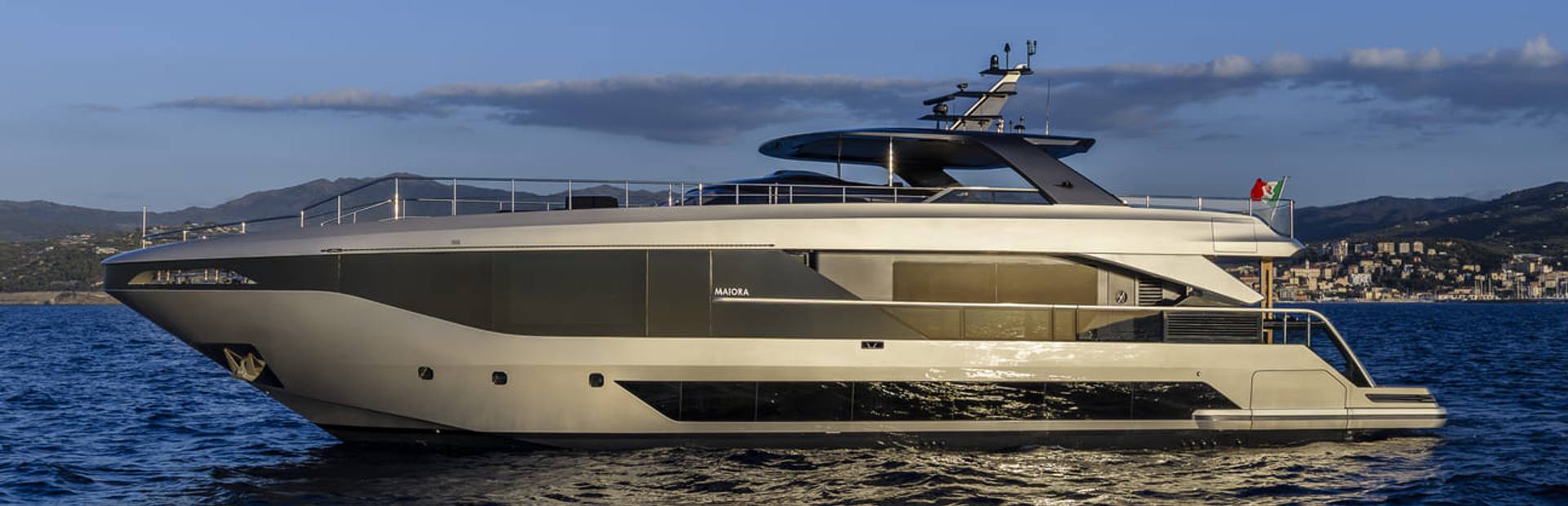 Maiora M30 Yacht, Example 1