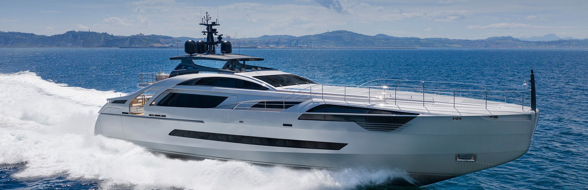 New &amp; Used Pershing Superyachts, Example 1