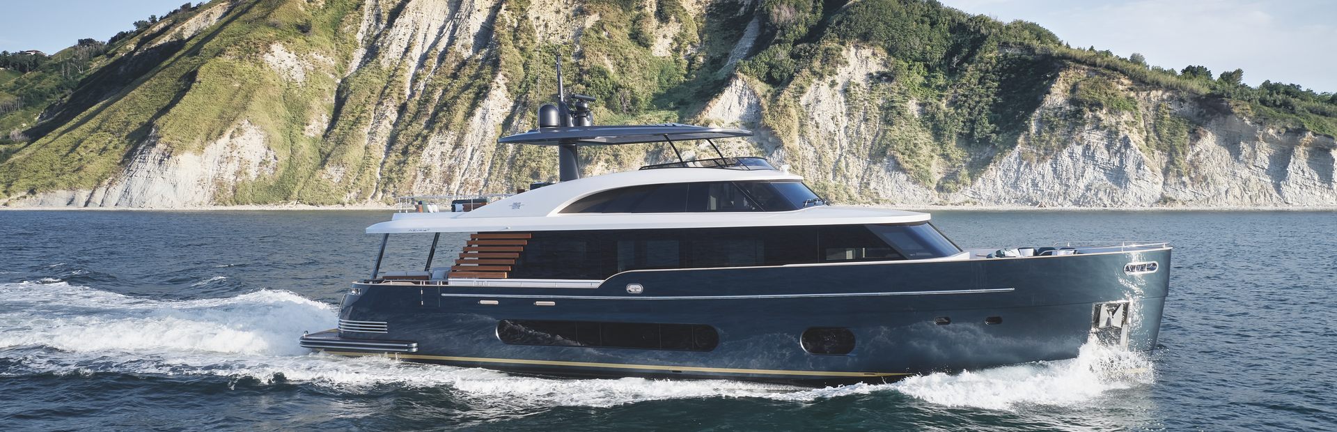 Azimut Yachts, Example 3