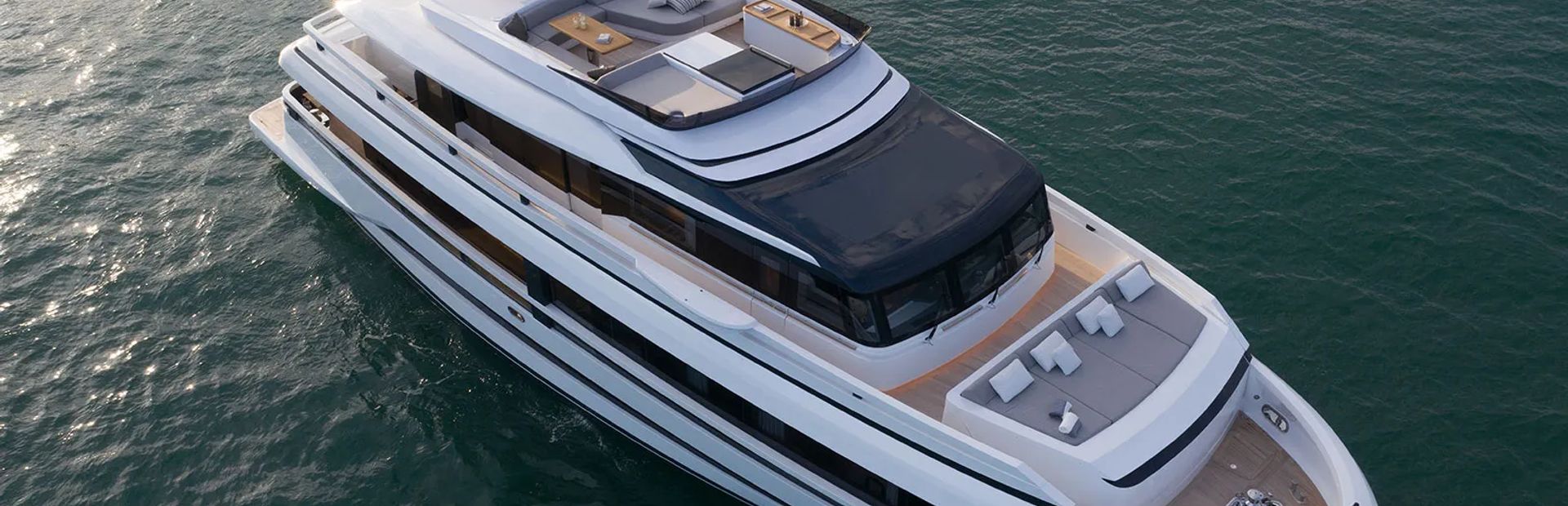 Extra 93 Yacht, Example 1