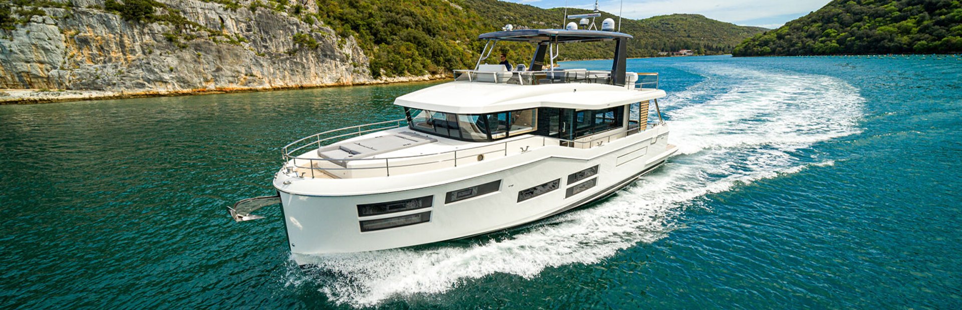 Beneteau Grand Trawler 62 Boat, Example 1