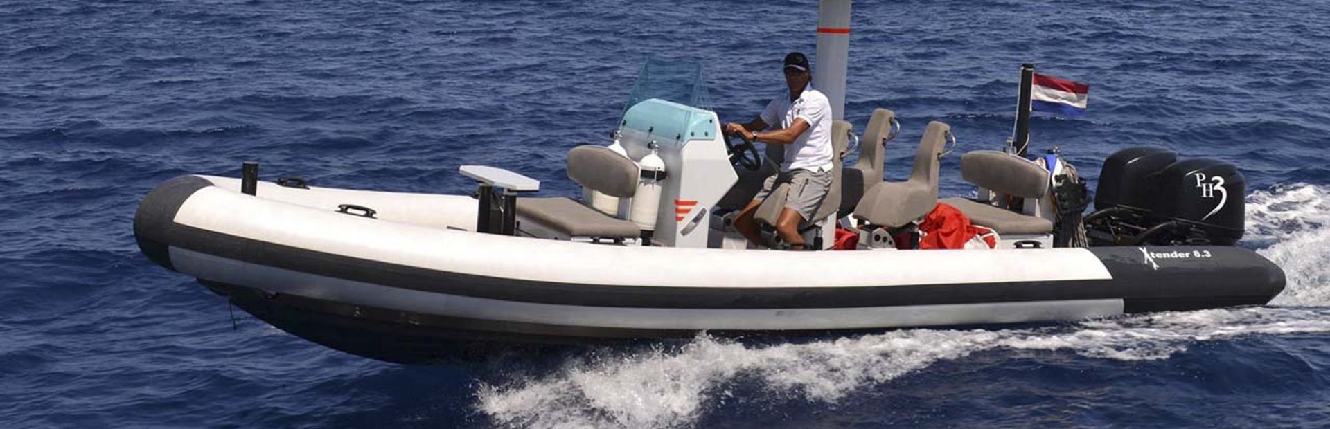                                                 Xtenders   8.3M Diving Tender
                                            