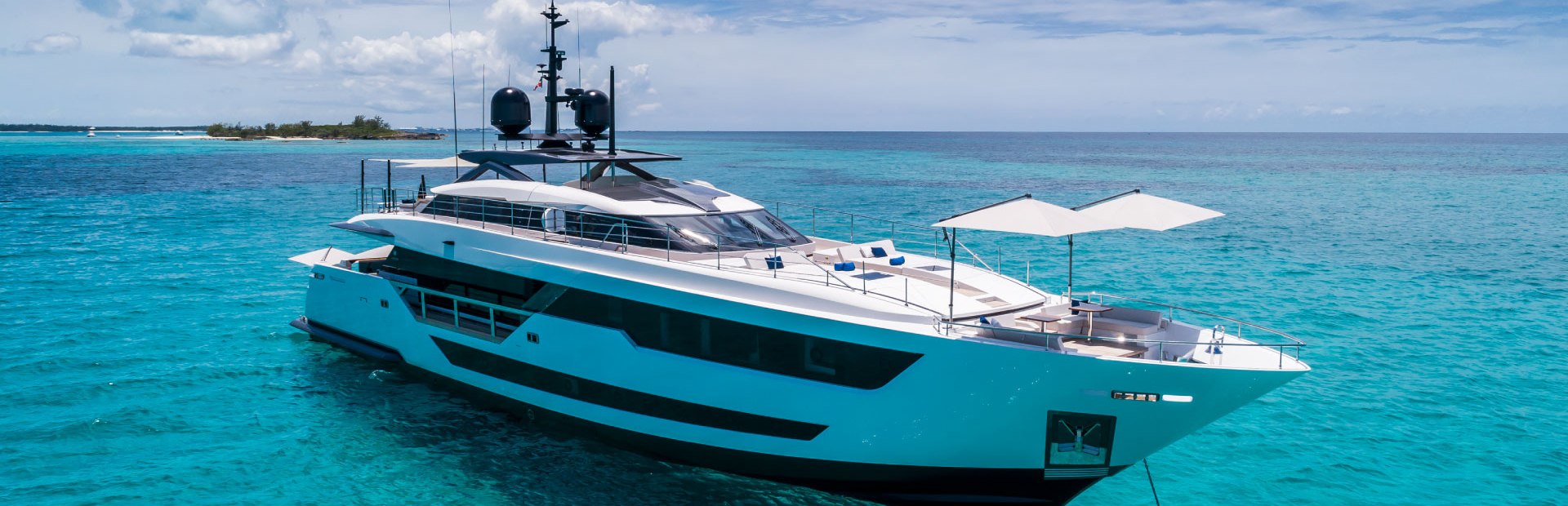 Custom Line Saetta 120' Yacht, Example 1