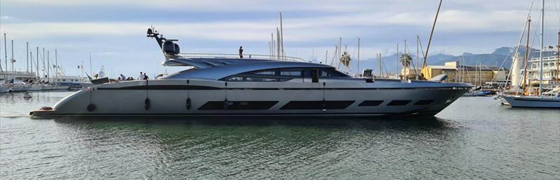 AB 142 Yacht, Example 1