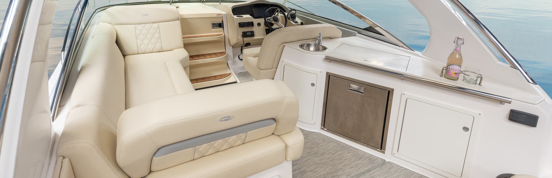 New Regal Boats Express Cruiser Yacht 10