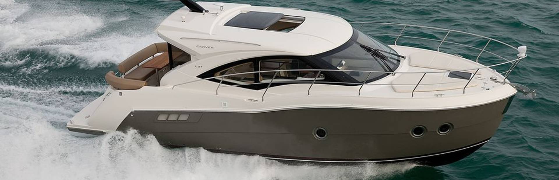 Carver C37 Coupe Yacht (Mk1, 2014 - 2015), Example 1