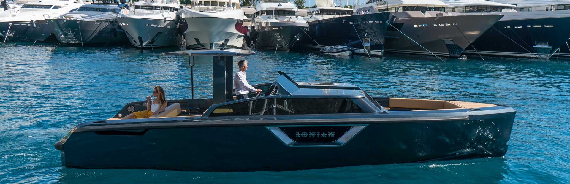                                                 Xtenders   9.7M Limousine
                                            