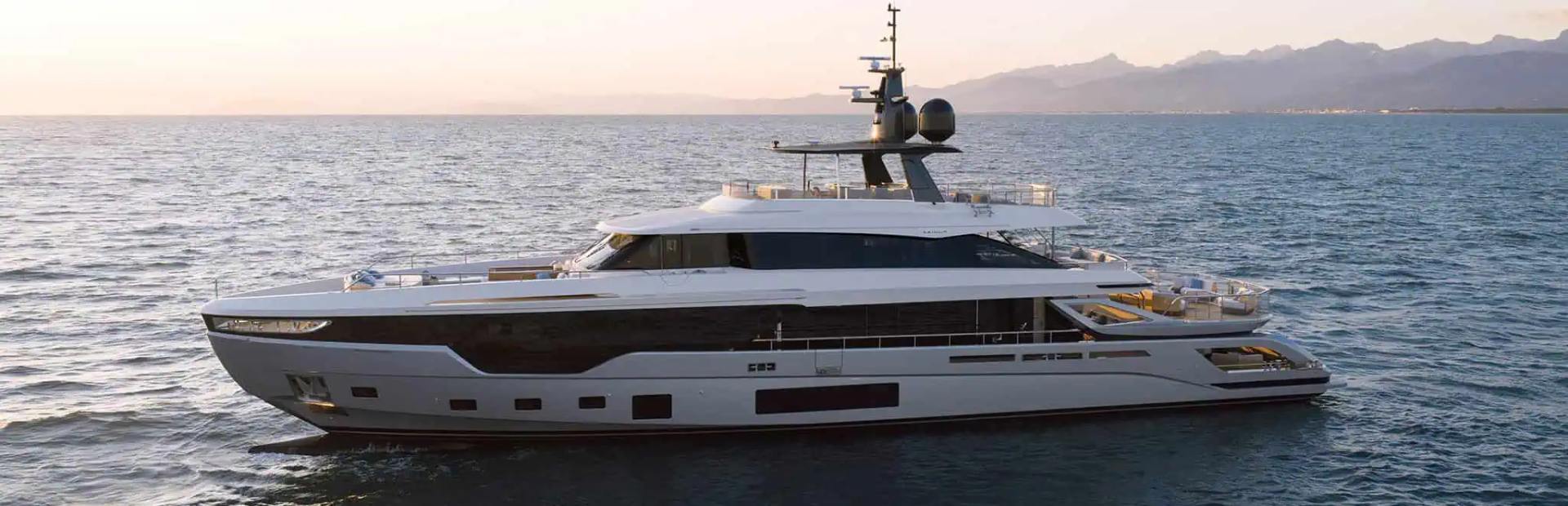 Azimut Grande Trideck Yacht, Example 1